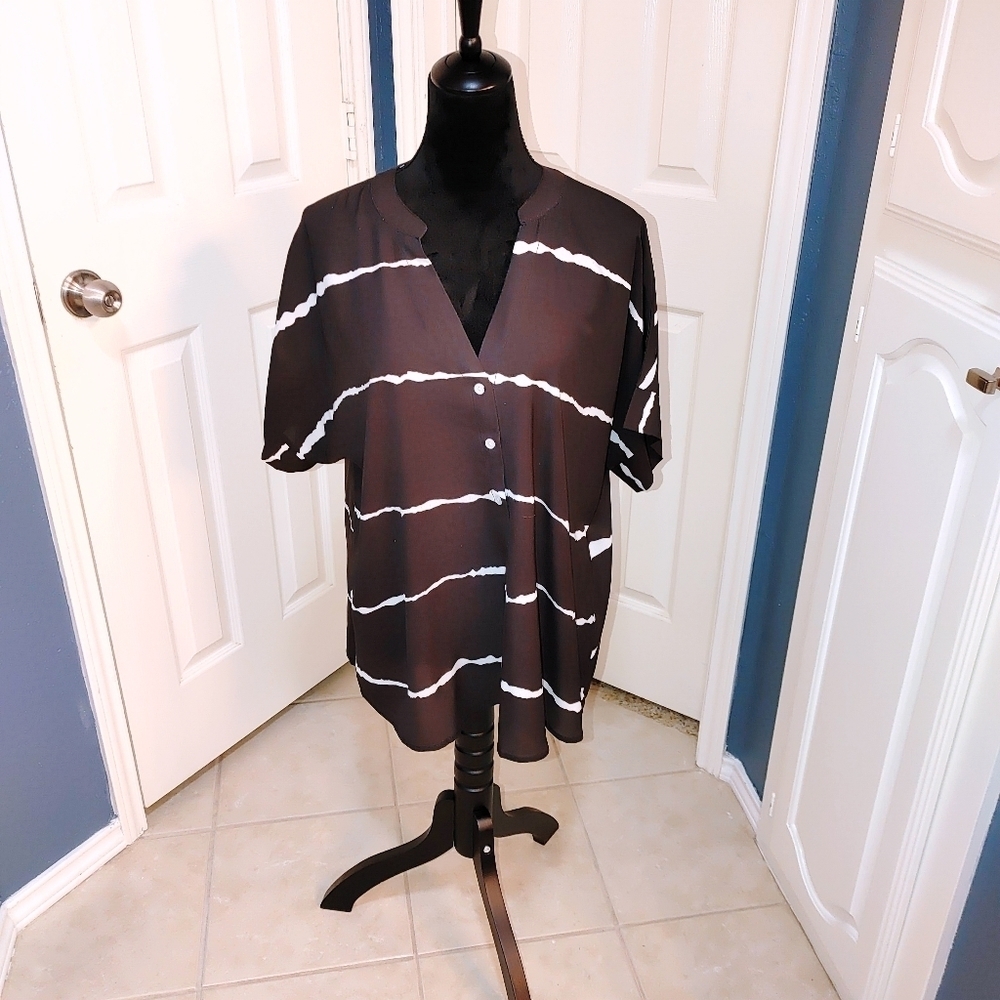 NWOT short sleeved black and white striped shirt. XL